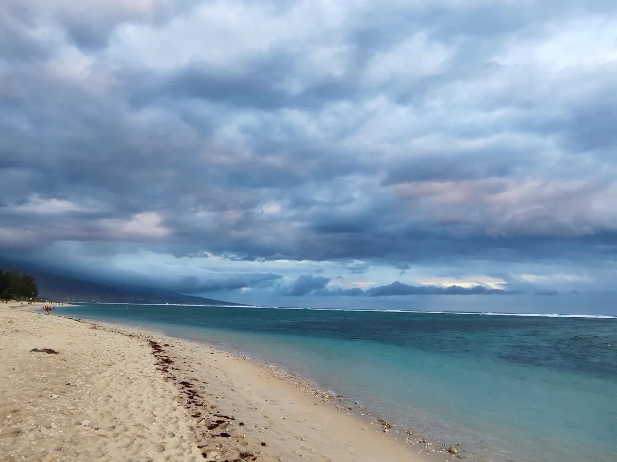 La plage de La Saline-les-Bains et le lagon devant la maison